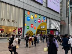 -m豆巧克力世界(上海世茂广场店)