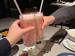 草莓酸奶-荣轩(新荣记环球金融中心店)