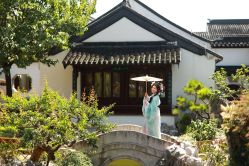 -一揽芳华汉服旗袍体验馆(拙政园店)