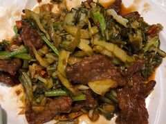 自制酸菜炒牛肉-宏记广东客家菜(丰汇店)