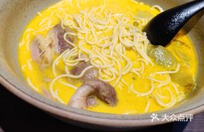 Sour Spicy Soup with Snowflake Beef Noodles