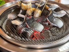 -围炉肉舍•炭烤活鳗•丹东海鲜烤肉(步行街店)