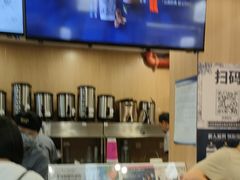 -霸王茶姬(南强街店)