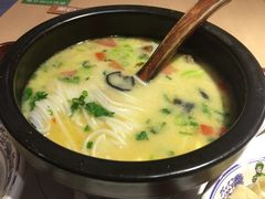 -蒙自源米线大王(东站店)