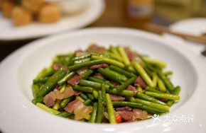 Braised Pork with Garlic Shoots