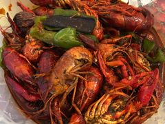 -虾弄弄海派小龙虾·牛羊蝎子火锅