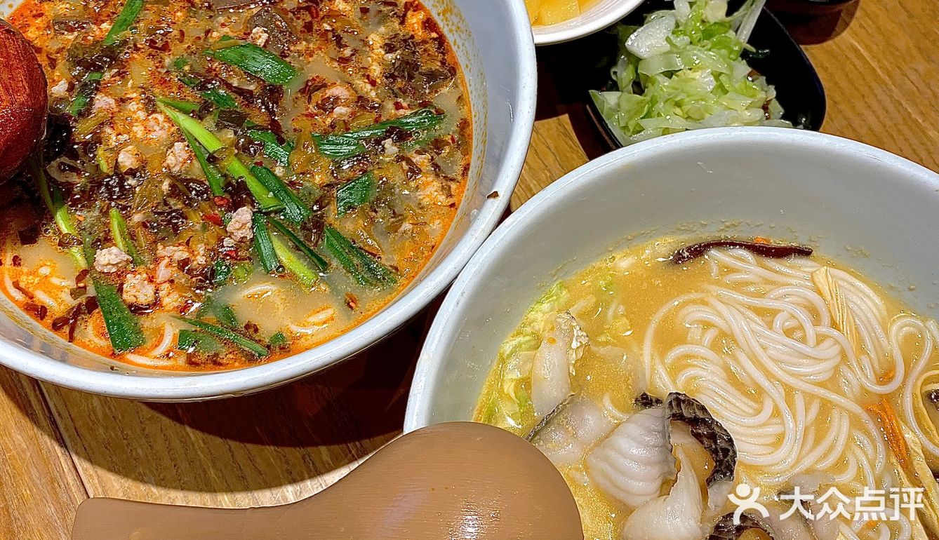 人均20，吃到撑的米线，谁懂啊！🤤