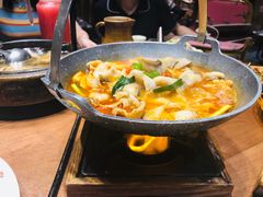 思茅酸汤鱼片-老滇山寨•云南特色菜•地方菜•民族风情歌舞表演(金碧店)