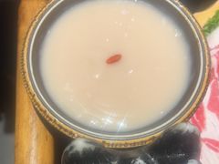 -老牌坊云南鱼豆花火锅(爱建店)