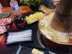 -果松木炭酸菜铜火锅·外婆参鸡汤