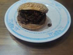 烧饼夹烧牛羊肉-老爆肚满五香烧牛羊肉