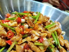 干锅香辣肥肠-何氏排骨(左家塘店)