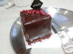 -UNI UNI(环亚凯瑟琳店)