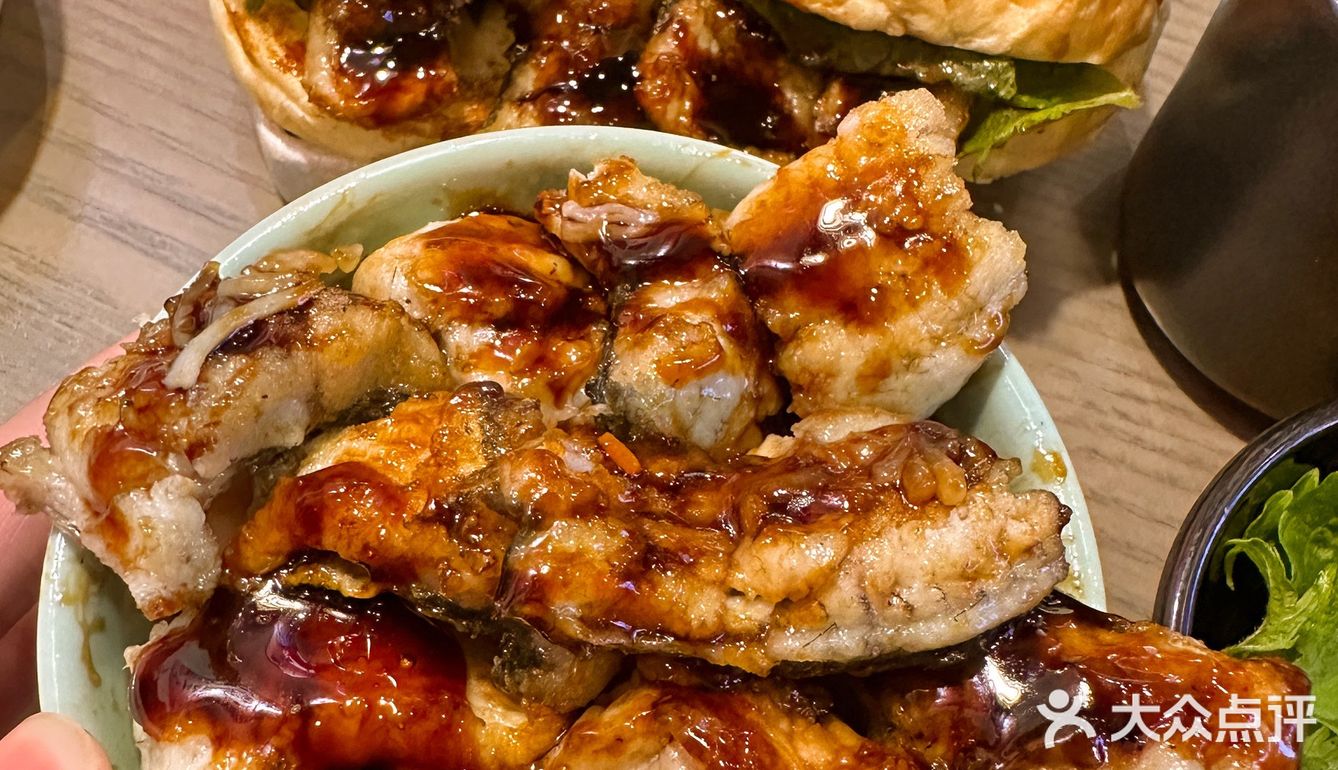 武汉！！鳗鱼饭，鳗鱼小汉堡🍔吼吼吃！！！