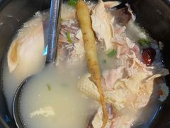 滋补参鸡汤-鑫日千里马朝鲜族小馆(总店)