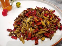干椒炒牛肝菌-外滩·云南人家(昆明旗舰店)
