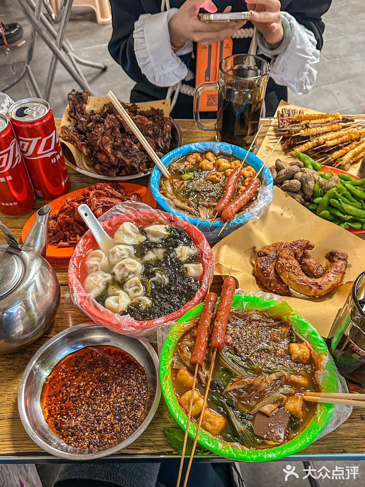 沈阳24k东北人盘腿坐热炕头撸个串
