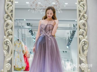 对小清新的礼服有特别的偏爱