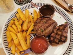 烤架上的安格斯牛里脊和薯条-IL TEATRO 精品意大利餐厅