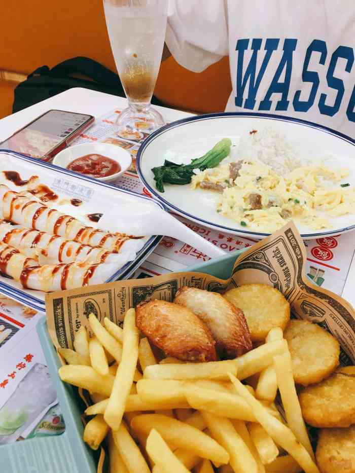 澳门街冰室茶餐厅(创意园店)-"在创意产业园喷水池旁边的呢,很好找;人