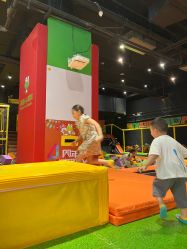 -蹦蹦跳跳(新奥购物中心店)