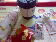 咖啡、鸡蛋鲜虾卷、薯棒-肯德基(杭州永安店)