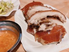 -黄记四更烤乳猪店