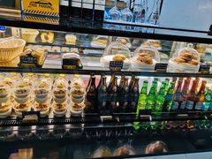 面包甜点陈列柜-HELLO 27 意面·沙拉·帕尼尼