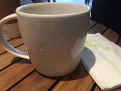 -星巴克(上海虹桥新天地二店)