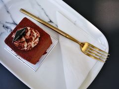 小布朗-UNI UNI(环亚凯瑟琳店)