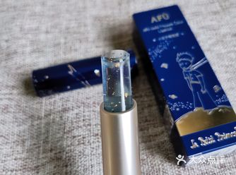 阿芙小王子限定版唇膏。  外观：小王子系列