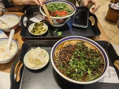 -云阿蛮云南生烫牛肉米线(奉贤路店)