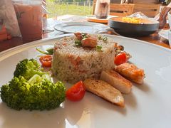 -Chom Cafe and Restaurant