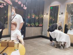 -时尚殿堂明星门店