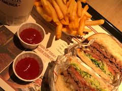 -The Habit Burger Grill 哈比特汉堡(复兴soho店)