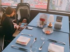 靠窗位-广州花园酒店·凌璇阁旋转餐厅CAROUSEL360