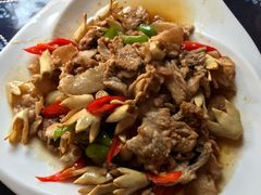 石榴花炒肉-乡绅本色白家厨坊