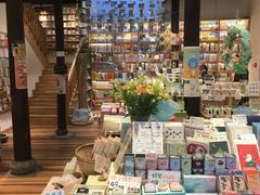 -猫的天空之城概念书店(杭州南宋御街店)