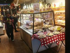面包甜点陈列柜-匠造烘焙(上海湾店)