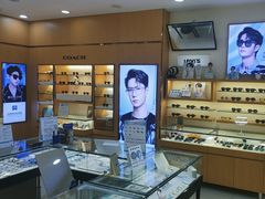 -光明眼镜·蔡司授权(徐泾店)
