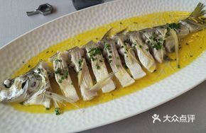 Chicken Broth Steamed Yangcheng Lake Ecological White Fish