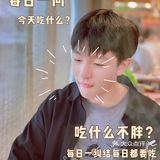 挂的都是南京的地方小吃，置身其中仿佛来到金陵