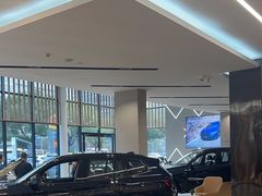 -上海宝信宝马4S店