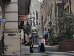 -鲁邦国际风情街(麦世达韩国精品百货店)