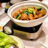 秉承传统理念与更新的理念，粤菜依然在精彩纷呈的