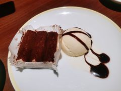 提拉米苏与冰淇淋-萨莉亚意式餐厅(杭州西溪龙湖天街店)