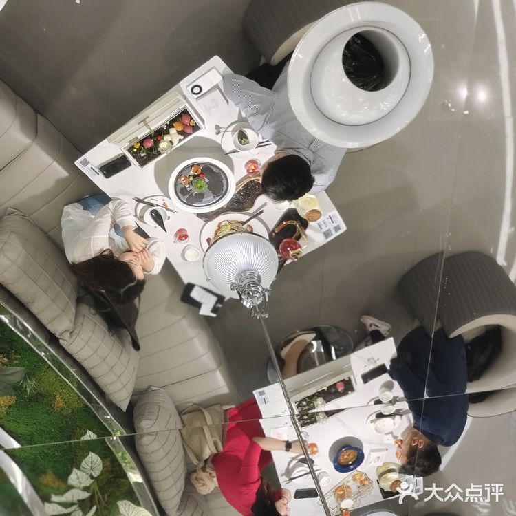 仓库不接地气，反而在天空？