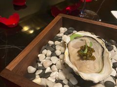 鲟鱼子金枪鱼牛油果生蚝-wann lounge 低温慢煮牛排·清吧