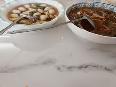-老子山小鱼锅贴·龙虾馆