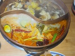 -洱火云南酸菜牛肉火锅(石景山当代商城店)